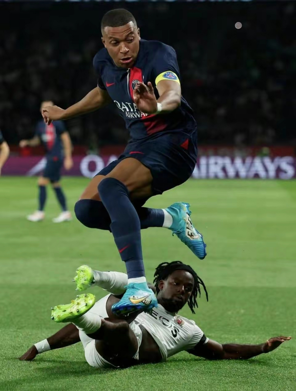 澳门新葡京官网_巴黎圣日耳曼法甲击败里昂姆巴佩反击得分的简单介绍